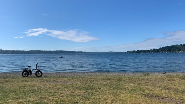Photo by 佩炆 蕭 body of water under blue sky during daytime