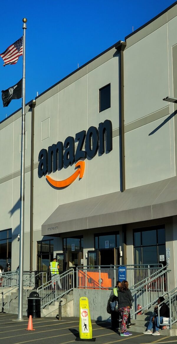 Photo by Yender Gonzalez an amazon store with a person sitting in front of it